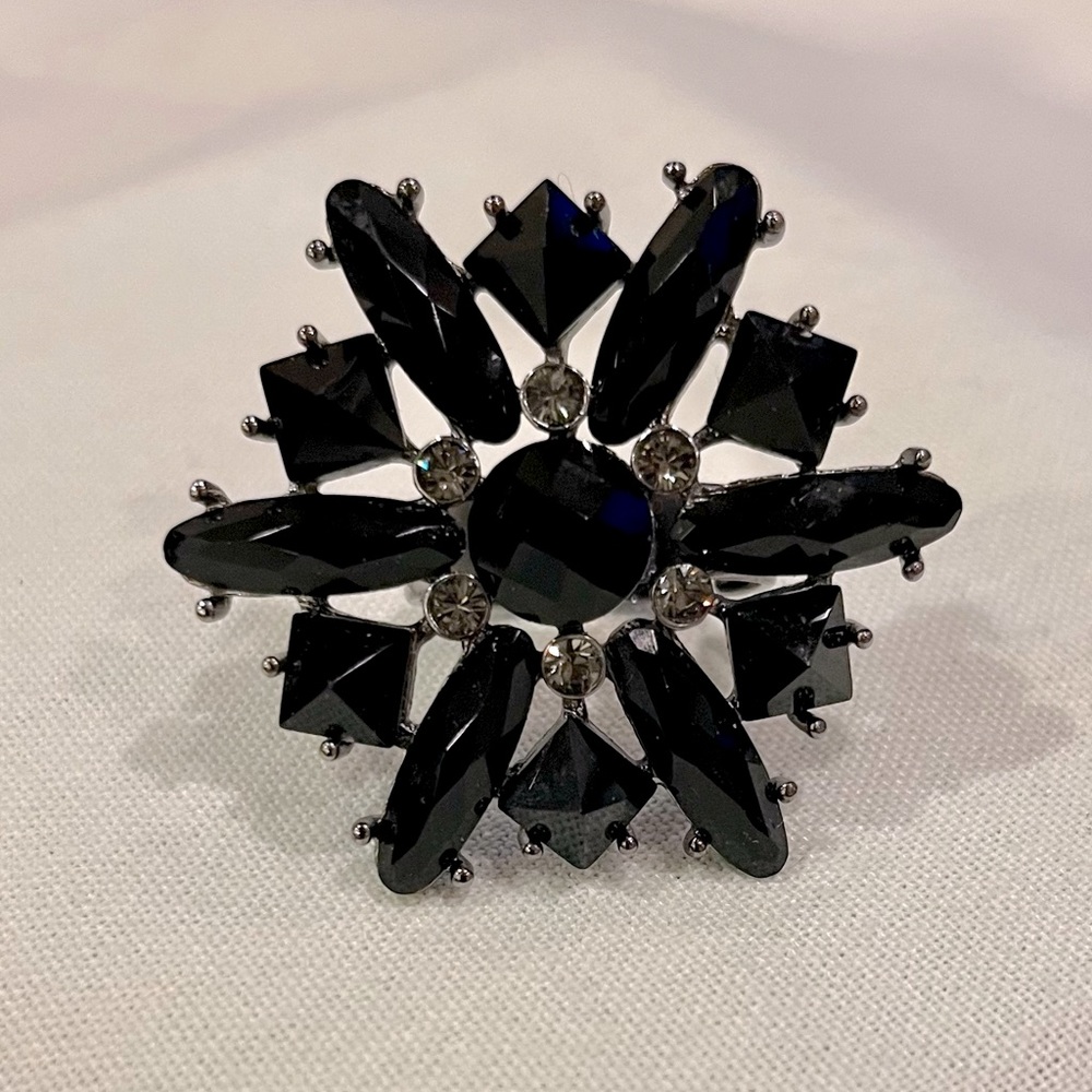 Givenchy Vintage Ring - Picture 2 of 16